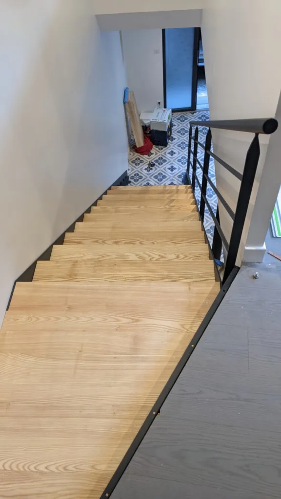 Escalier bois-métal vu d'en haut