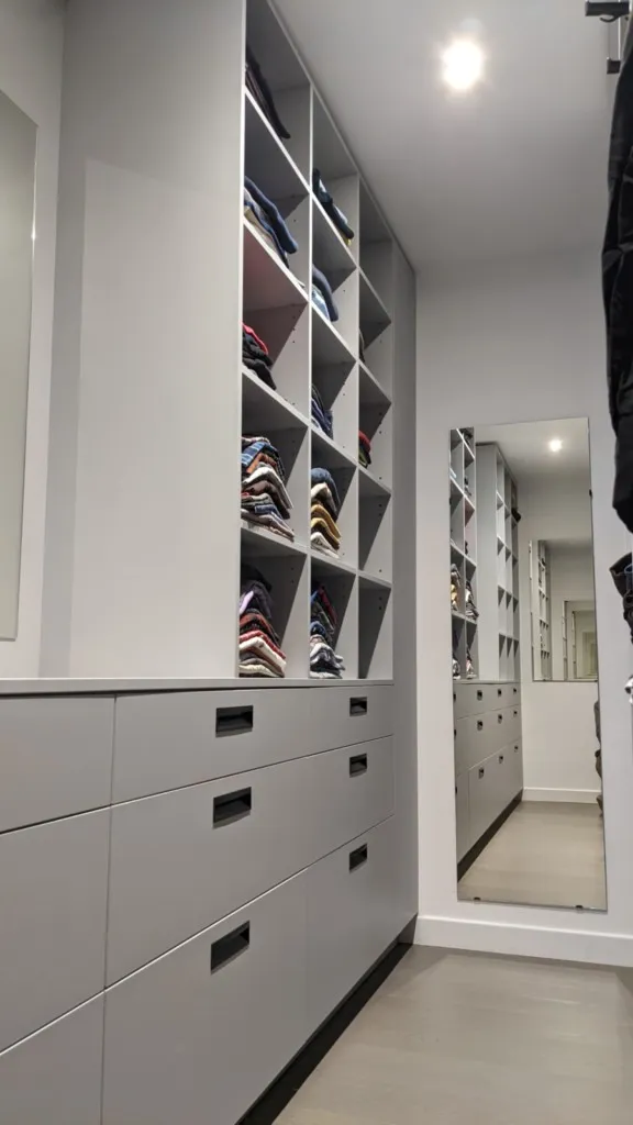 Dressing tablettes et tiroirs