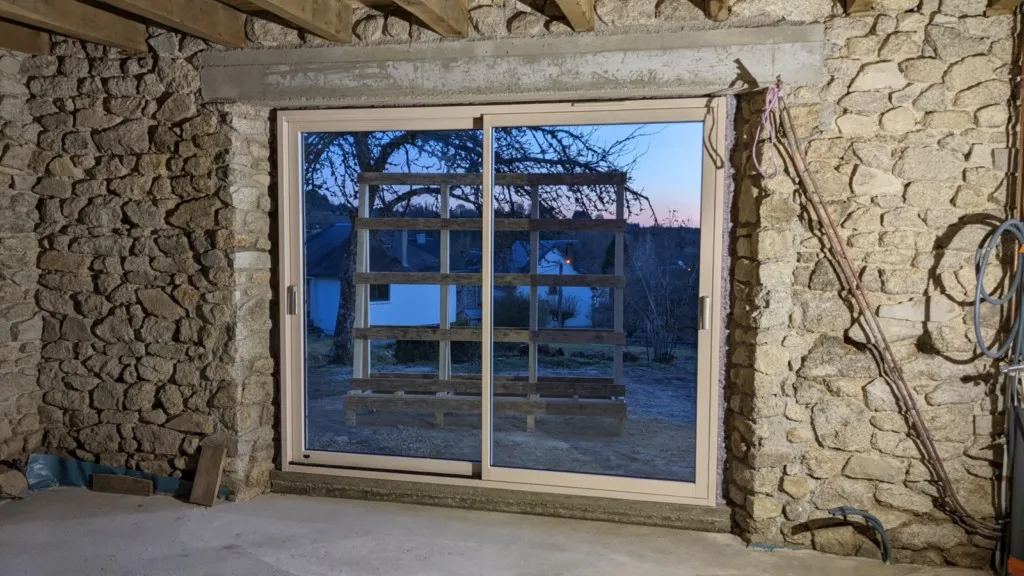 Baie vitrée coulissante en bois-aluminium