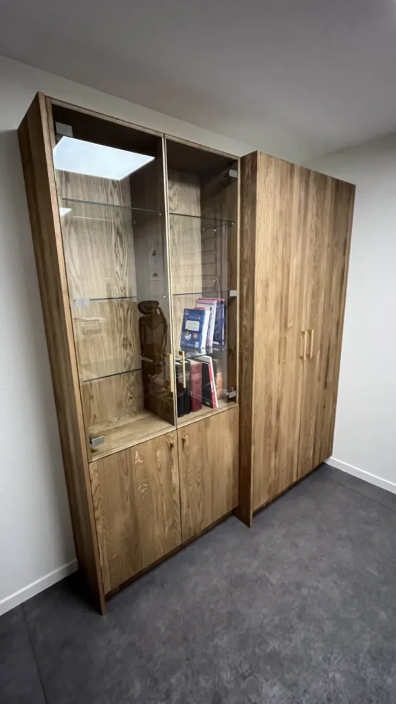 Armoire et vitrine