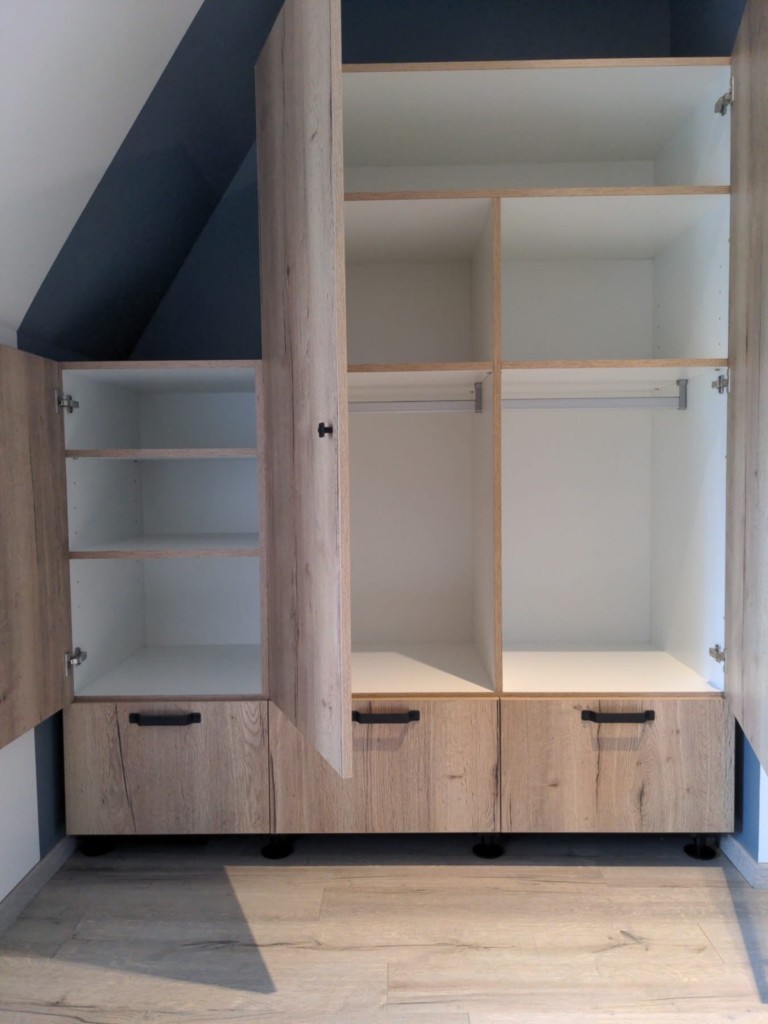 Meuble de rangement penderie et tiroirs