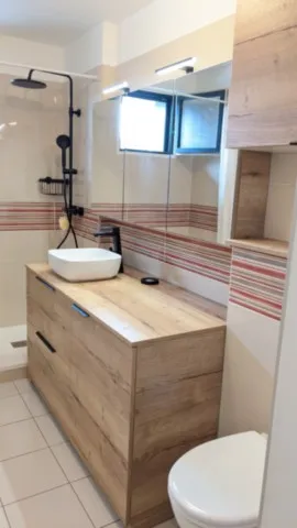 Meuble de salle de bain en mélaminé avec intégration de lave linge