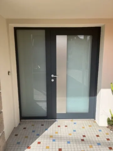 porte d'entrée en bois-aluminium