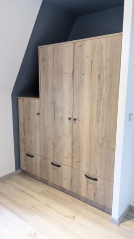 Meuble de rangement penderie et tiroirs
