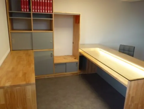 Bureau cabinet médical plateau verre